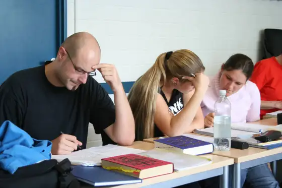 Latein-Fernstudium richtig wählen - Fernkurs oder Intensivkurs?